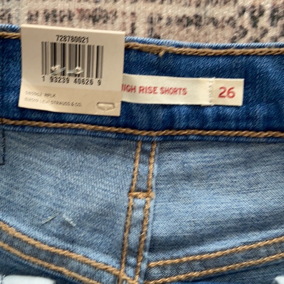 Levi’s High Rise Shorts - Picture 6 of 8